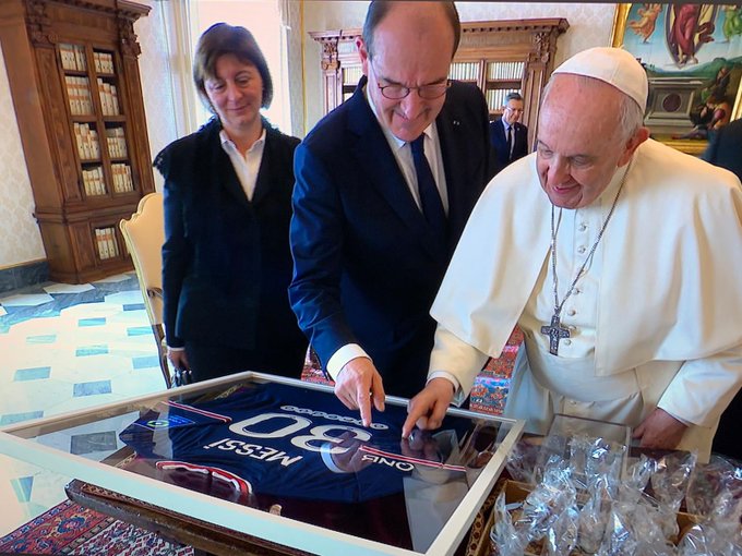 Messi le dio un regalo especial al Papa Francisco