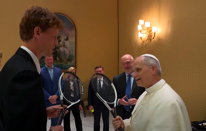 De la cancha al Vaticano: Sinner visita al papa León XIV y le da un preciado regalo