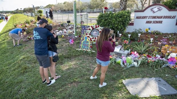 Familias de las víctimas de Parkland recibirán indemnización de $1.02 millones