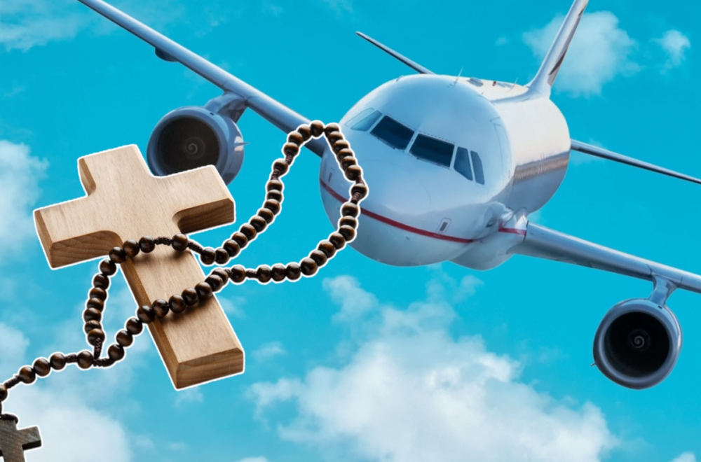 Pasajero en vuelo a Miami grita sobre Satanás, ataca a azafata  y se traga un rosario