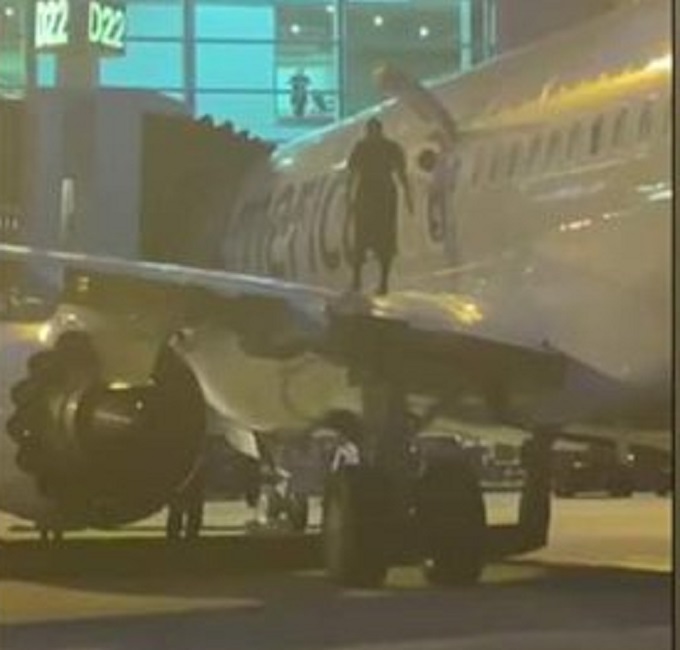 Pasajero saltó al ala de un avión antes que aterrizara en el Aeropuerto de Miami