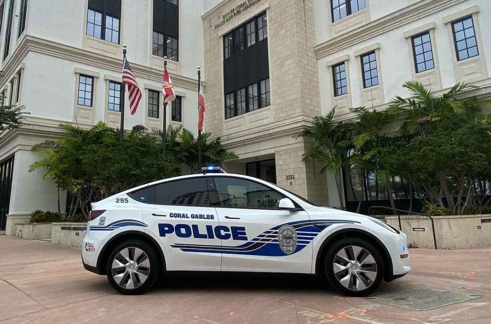 Policía de Coral Gables suma un auto eléctrico a su flota de patrullas