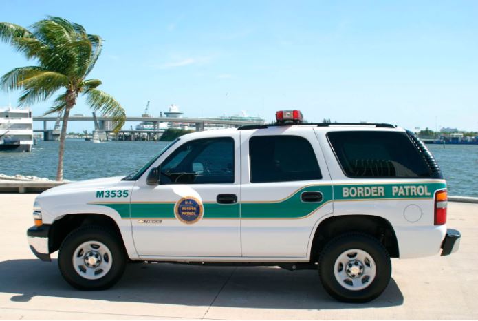 Mujer terminó en sala de emergencias tras ser detenida por Patrulla Fronteriza en Miami Beach