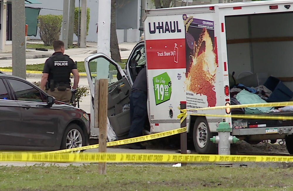 West Palm Beach: Camión U-Haul implicado en robo embistió patrulla policial