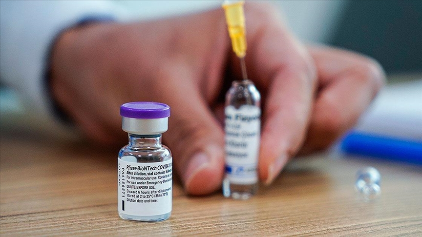 Pfizer cree que su vacuna funcionará para variante ómicron
