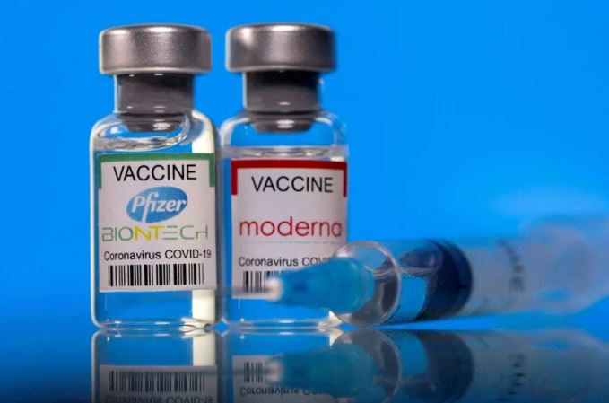 ¡Cuarta dosis! FDA autorizó vacunas de Pfizer y Moderna