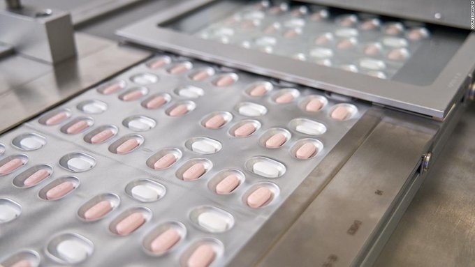 Pfizer anuncia que píldora  contra Covid-19 es efectiva en la variante ómicron