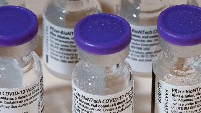 Pfizer espera que FDA autorice su vacuna combinada de Covid-19