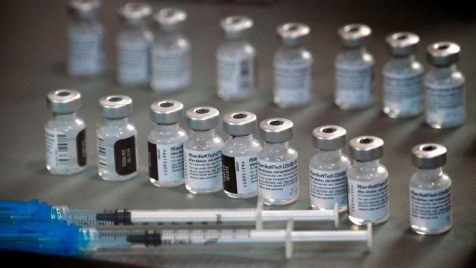 Pfizer reforzará su vacuna para combatir ómicron