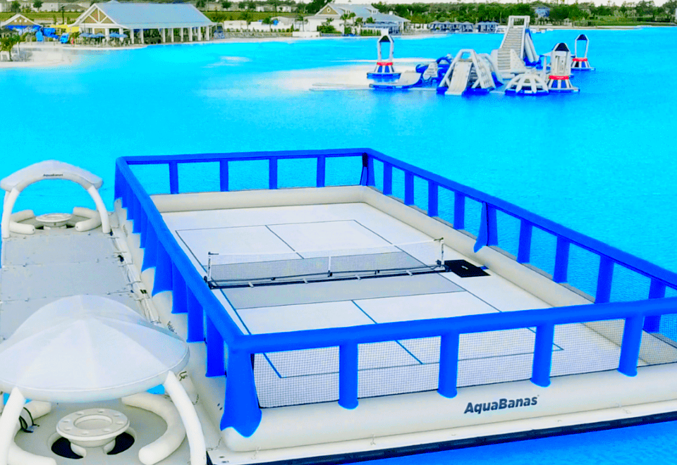 La primera y única cancha flotante de pickleball está en Florida