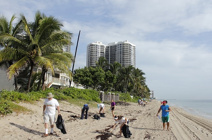Activistas hacen esfuerzos para mantener playas de Miami limpias