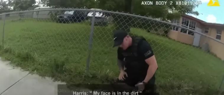 Publican video de policía de Miami colocando su rodilla sobre hombre negro que decía que no podía respirar