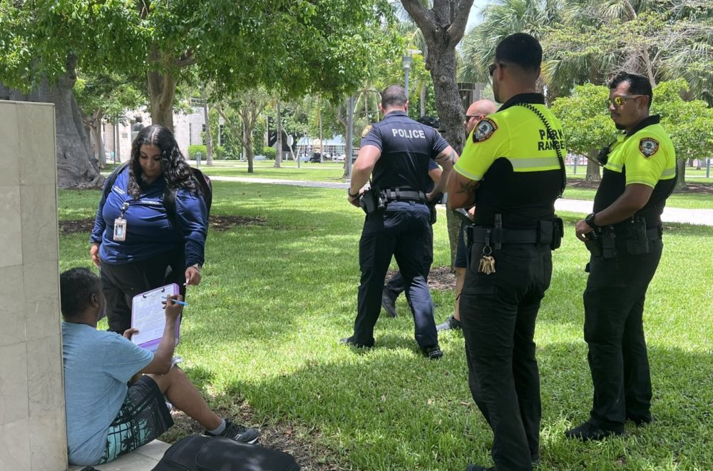 Indigentes que no acepten albergue pueden ir presos en Miami Beach