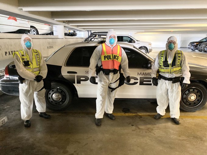 Residentes de Miami Beach aplaudieron a socorristas y trabajadores de la salud (Video)