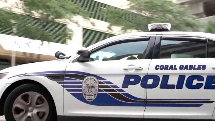 Arrestan a hombre por apuntar con un arma cargada a policías de Coral Gables