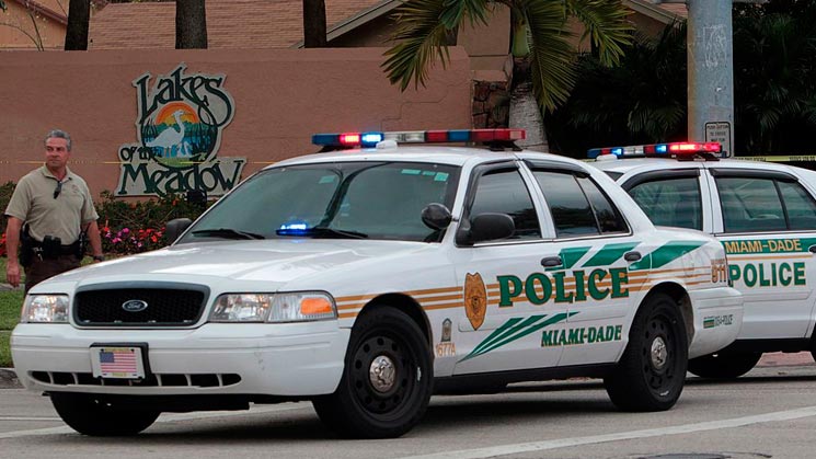 Difunden video de violento arresto que realizó un policía de Miami-Dade a una mujer (video)