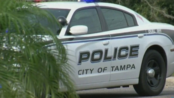 Un policía de Tampa asesinó a hombre que lo apuntó con un arma