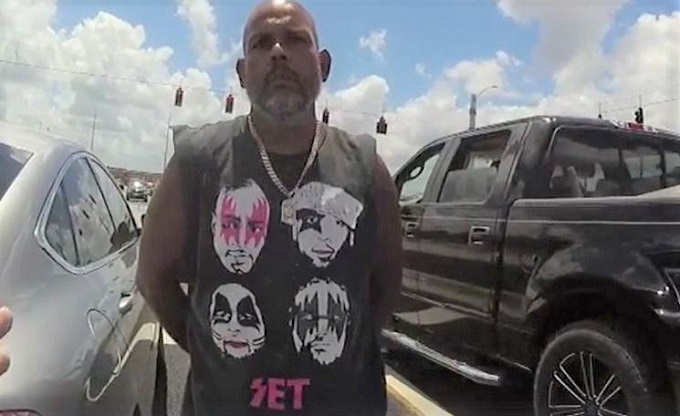 Video de un sujeto agrediendo a un policía de Florida se hizo viral por un año