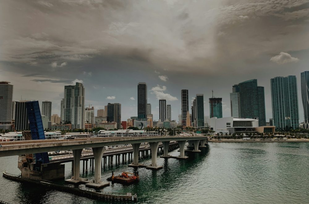 Hombre arrestado en PortMiami por tocar lascivamente a menor en un crucero