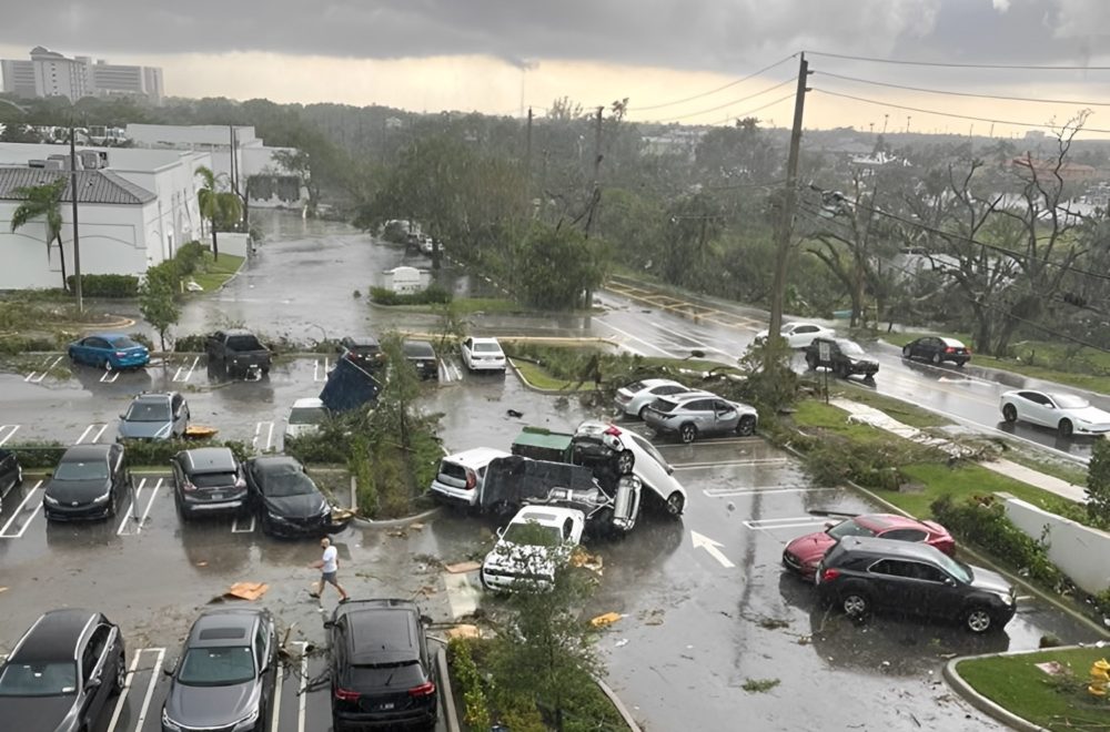 Brutal tornado golpea Palm Beach Gardens, autos volaron por los aires