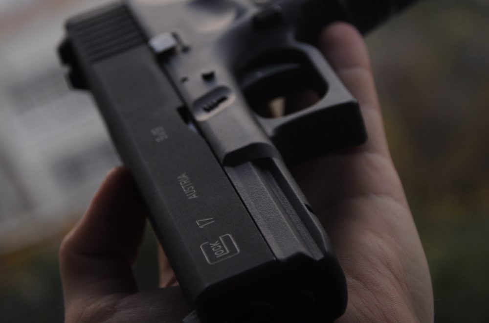 Ley Jamie avanza en Florida: planea encarcelar a menores por negligencia en porte de armas