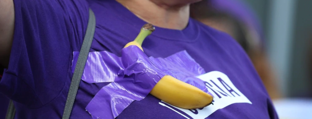 Banana de Art Basel se convirtió en símbolo de protesta por bajos salarios en Miami
