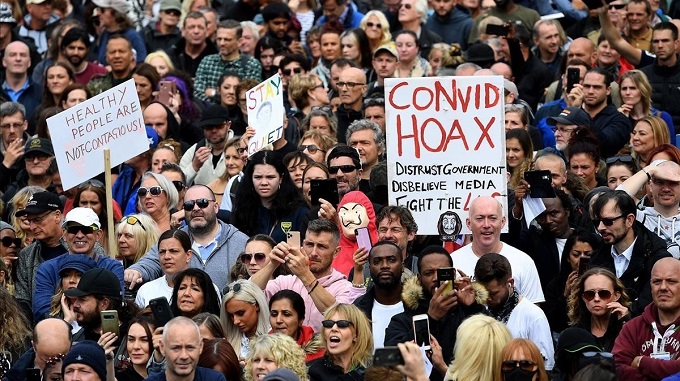 Londinenses  protestaron en contra de las leyes para combatir el Covid-19