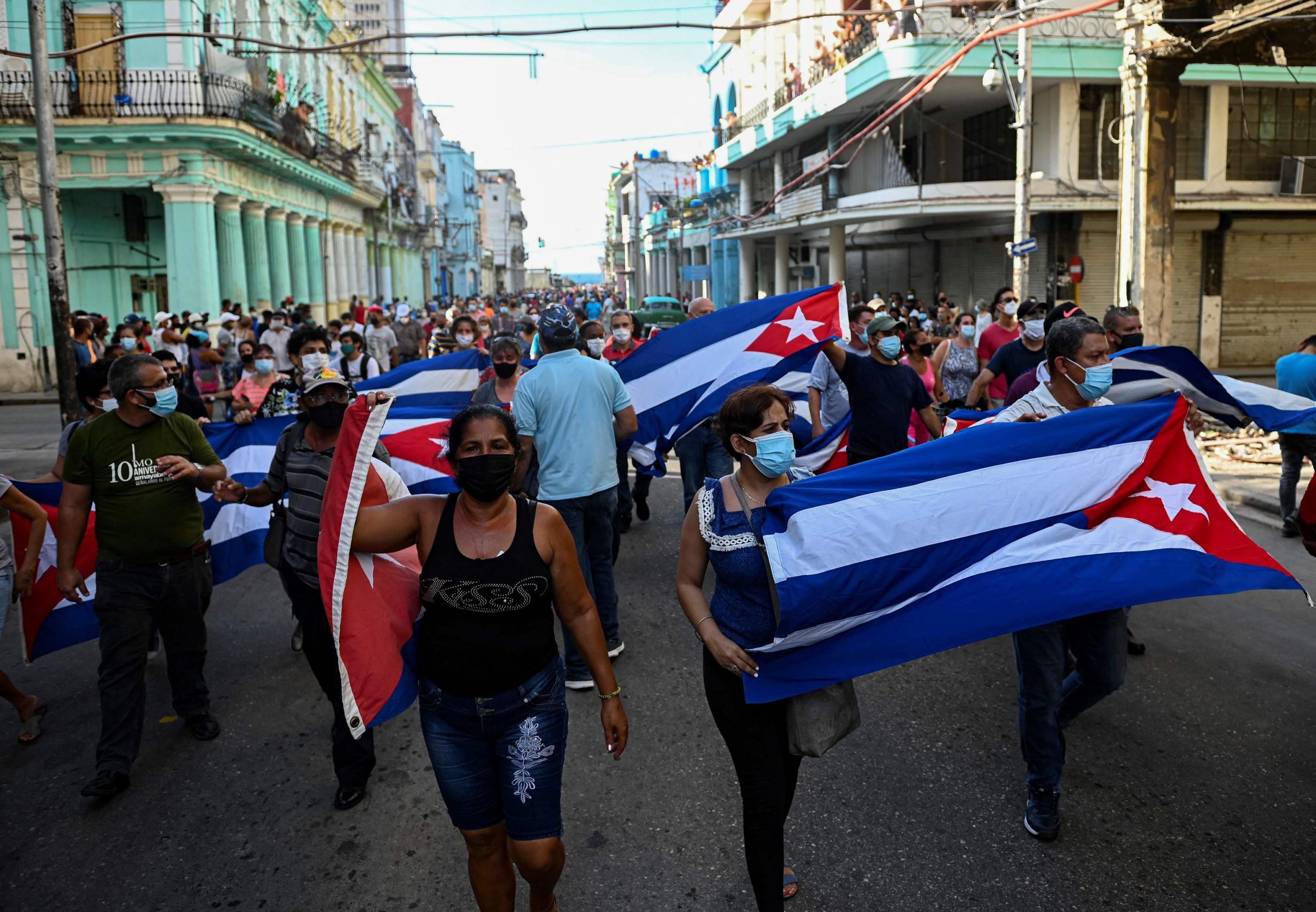Trasladan a hospitales a heridos por disparos en las protestas en Cuba (+Video)
