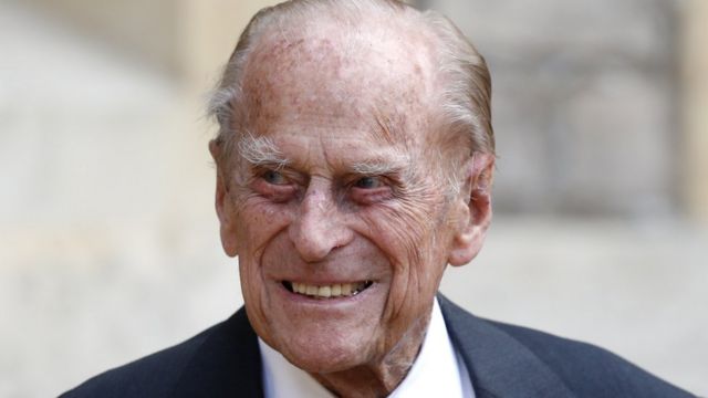 Príncipe Felipe internado en hospital por afección cardíaca