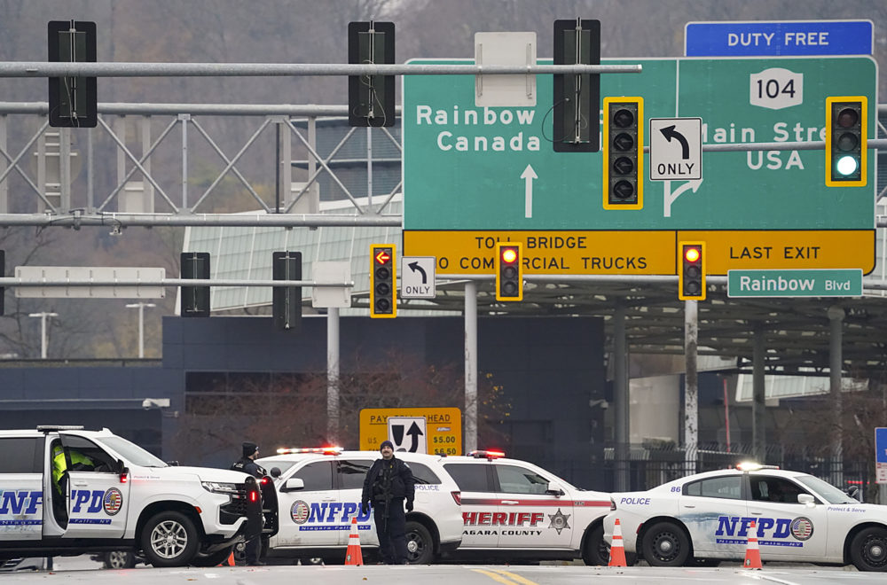 Dos muertos tras explosión de auto en puente fronterizo de EE.UU y Canadá