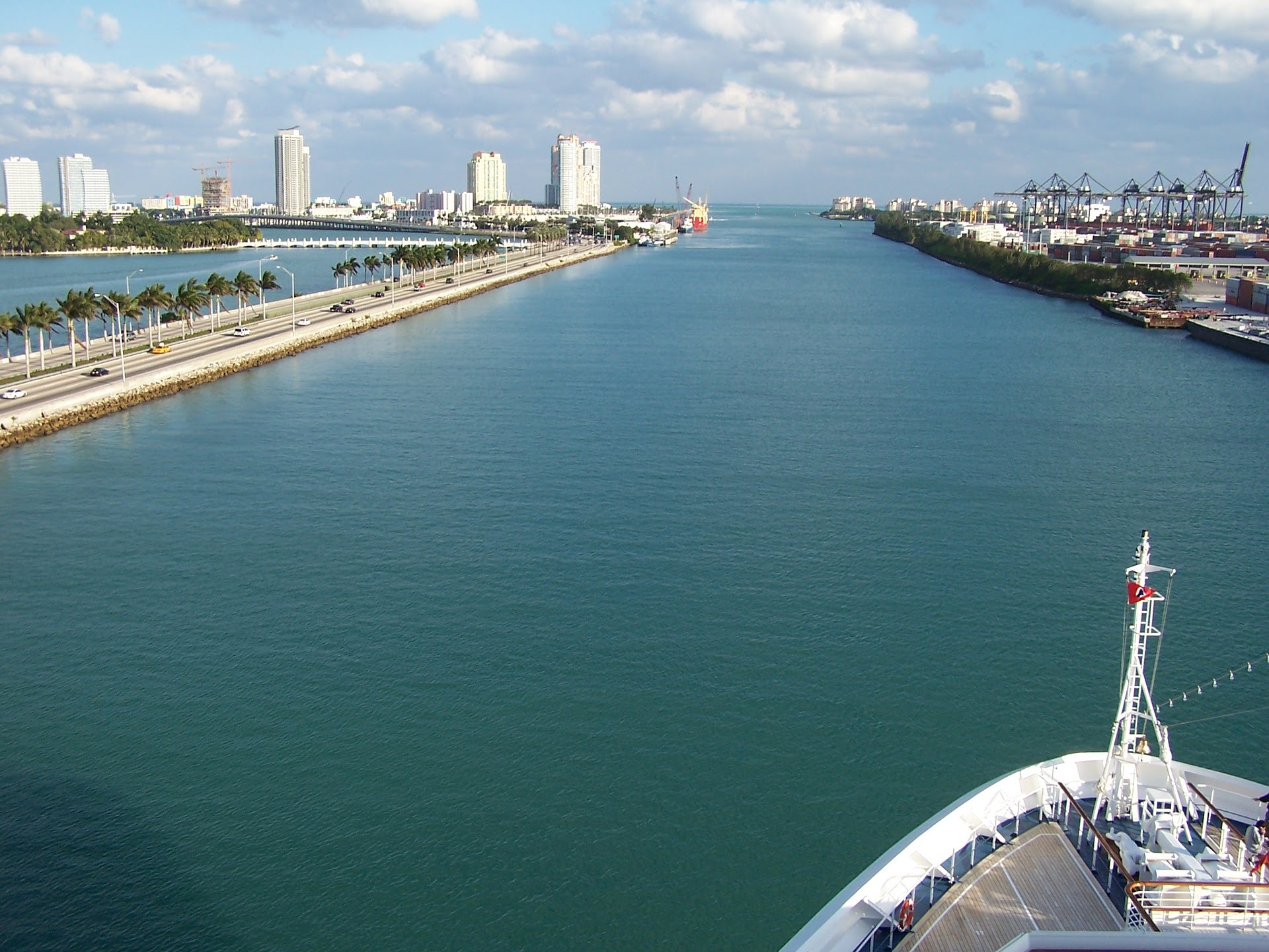 Florida reabre sus puertos para impulsar el suministro