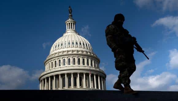 Autoridades de Estados Unidos anunciaron un aumento de la seguridad para los parlamentarios tras el ataque al esposo de Nancy Pelosi