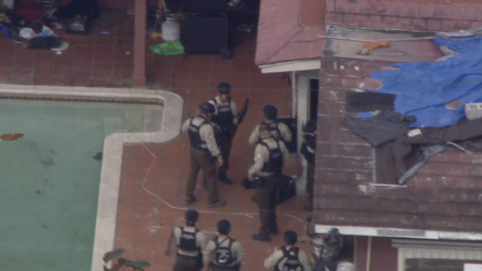 Policía de Miami-Dade captura a dos sospechosos tras a acudir a un llamado de emergencia