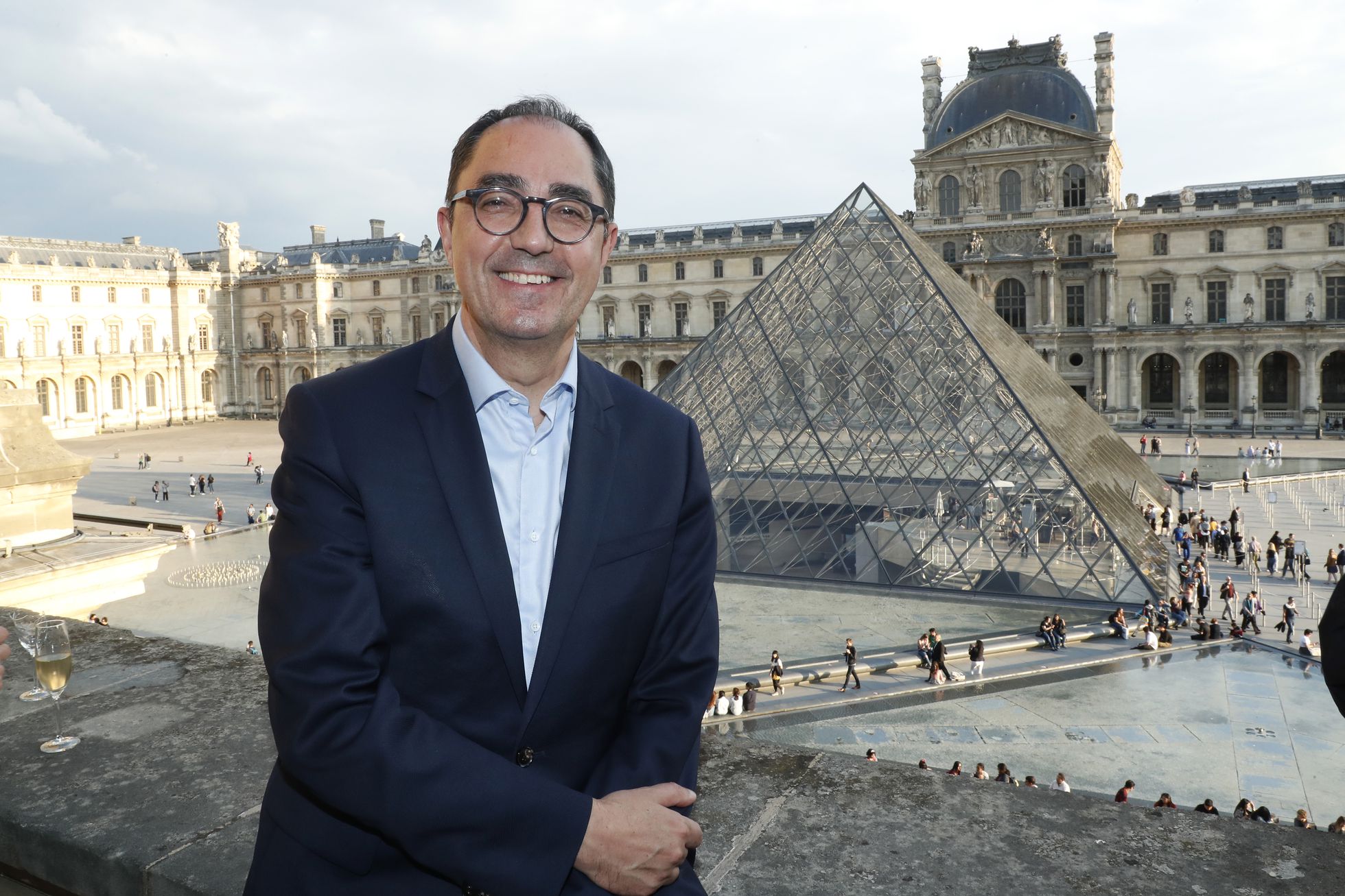 Expresidente del Museo del Louvre acusado de lavado de dinero