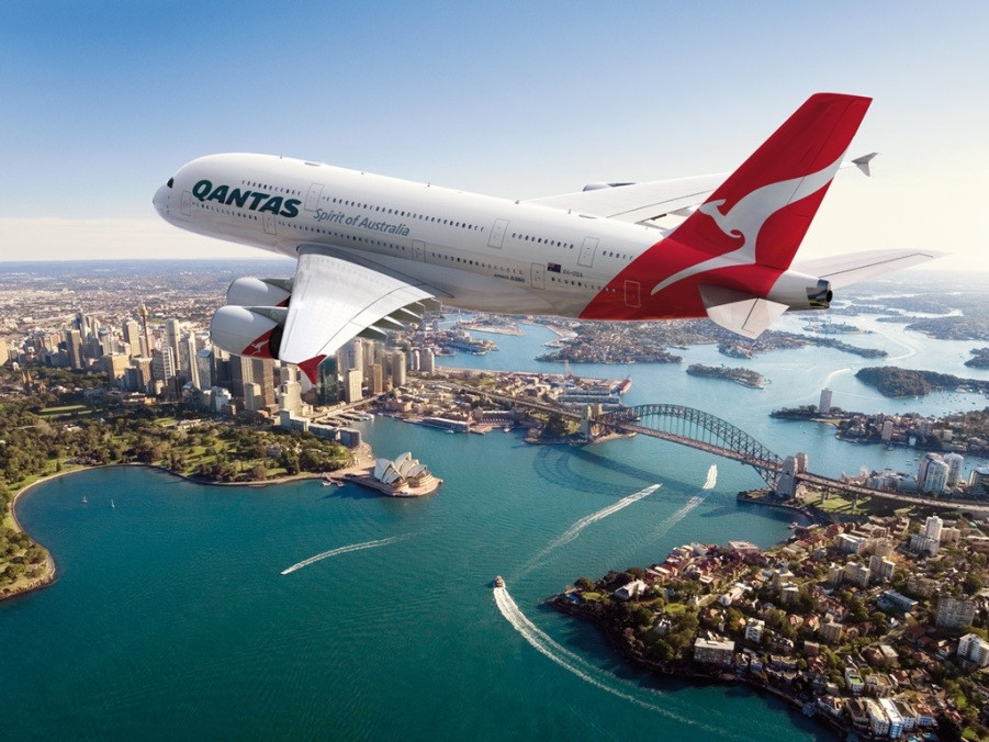 Qantas se suma a las aerolíneas que obligan a sus empleados a vacunarse
