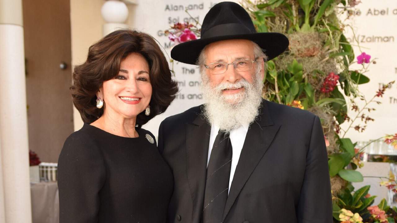 Rabino Sholom Lipskar empieza servicios religiosos virtuales mientras se recupera del COVID-19