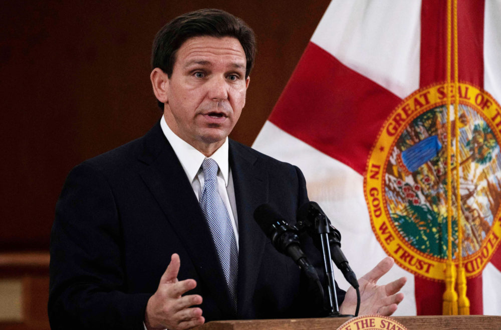 DeSantis intensificará penalidades contra hurto de tiendas y paquetes en Florida