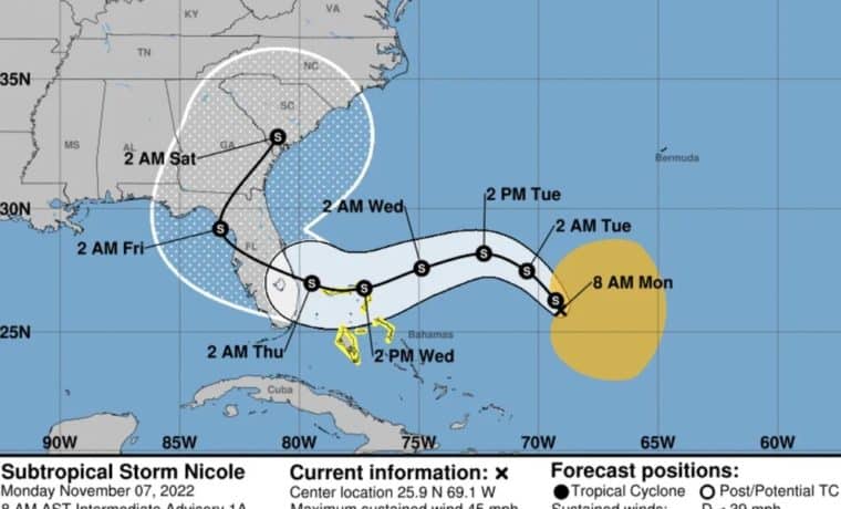 Alerta en la costa este de Florida por posible huracán en las próximas horas