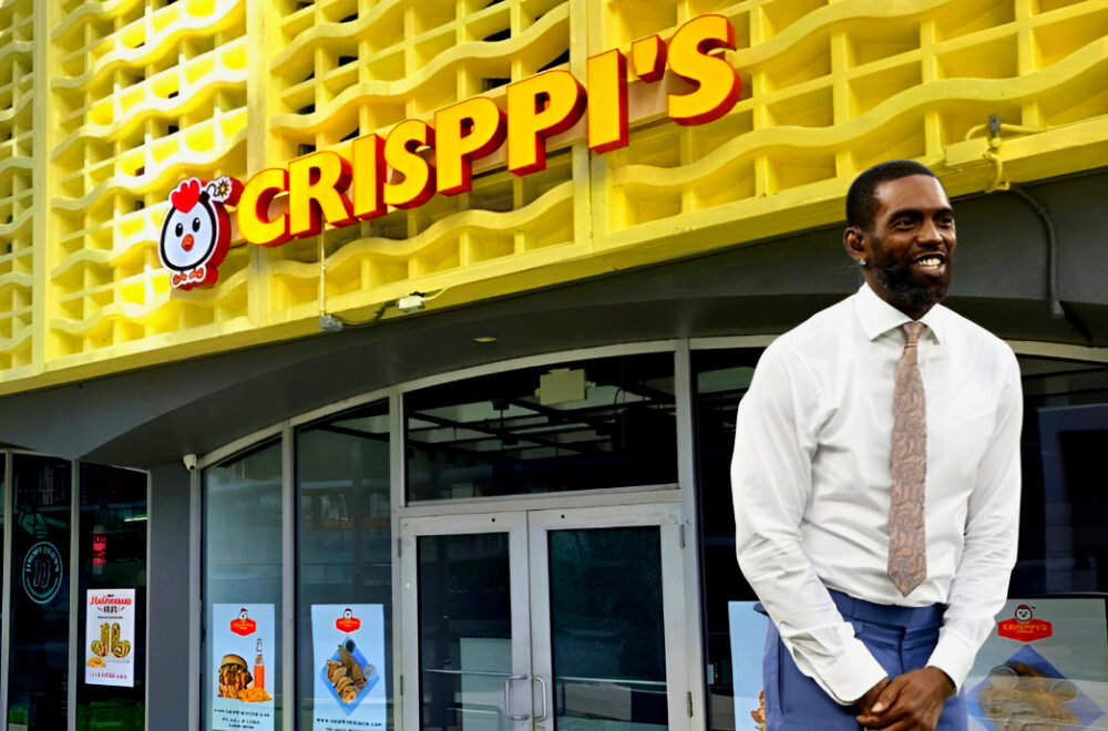De atrapar el balón a vender pollo frito: leyenda de la NFL abre restaurante en Miami