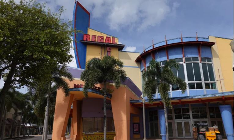 Cierre de cadena de cines Regal causa tristeza en el sur de Florida
