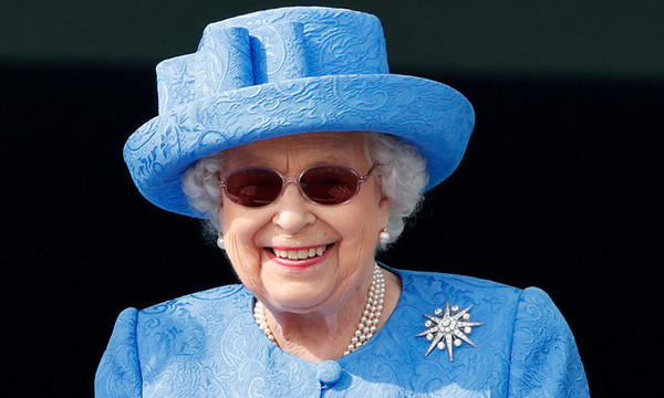 Reina Isabel II ofrece 50.000 euros al año a quien le maneje sus redes sociales