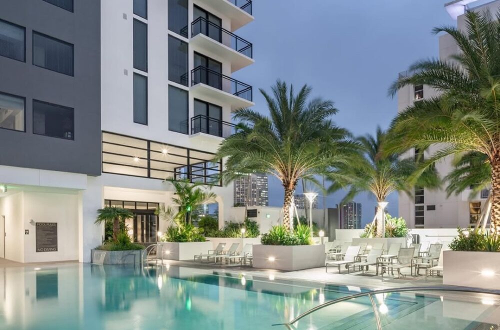 Hombre detenido por exposición indecente en edificio de Brickell