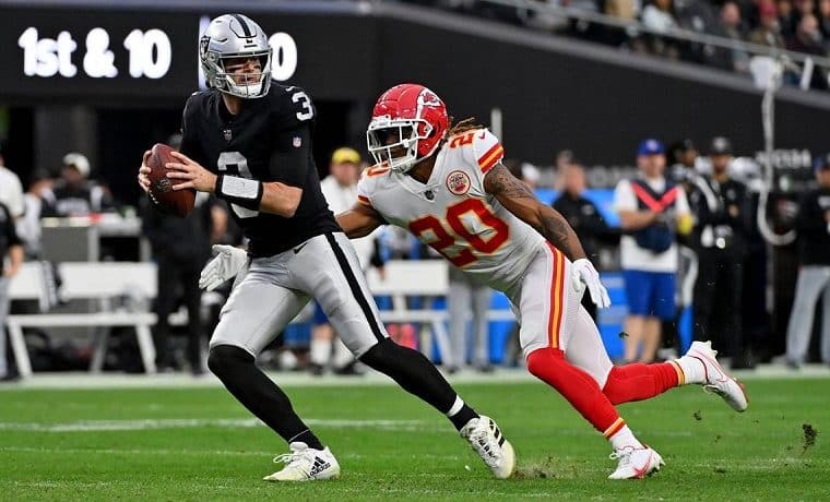 Jugador de la NFL tacleó a reportera de ESPN en plena transmisión en vivo