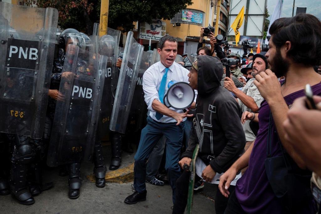 Oposición venezolana es reprimida en marcha convocada por Juan Guaidó