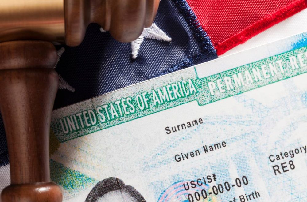 Propuesta de ley pide reducir lapso para otorgar residencia a inmigrantes irregulares