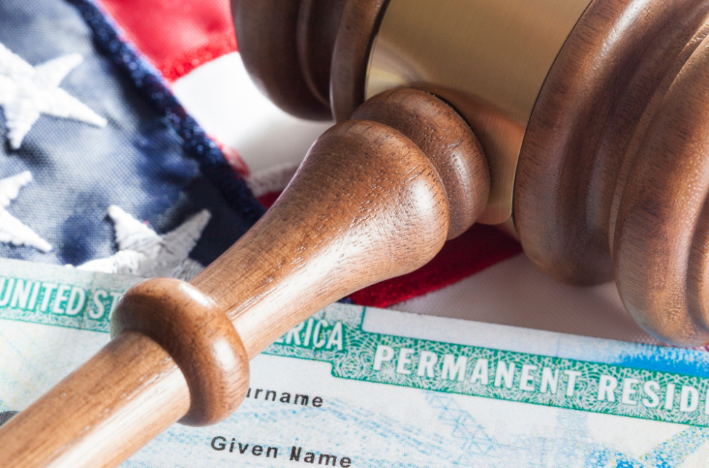 Miles de cubanos en EE.UU podrían quedarse sin residencia tras fallo judicial