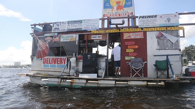 Reconocido restaurante  flotante se hundió en Fort Lauderdale