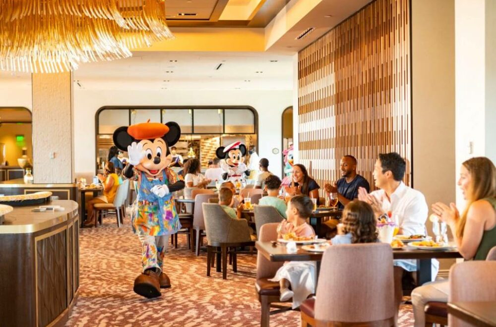 Exempleado de Disney manipula menú y pone en riesgo a clientes con alergias