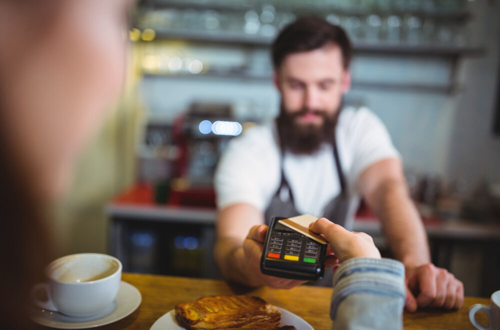 Nueva ley de Florida exige transparencia a restaurantes: no más tarifas ocultas