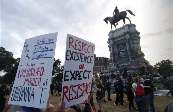 Estatua de Robert E. Lee se convierte en epicentro de protestas